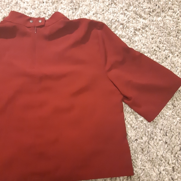 Forever 21 wine burgundy cropped faux pocket top size large - Picture 6 of 9